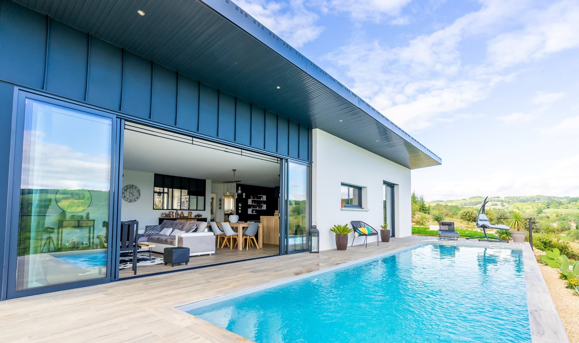 Réalisation Belin Travaux : peinture d'une villa neuve avec piscine près de Toulouse